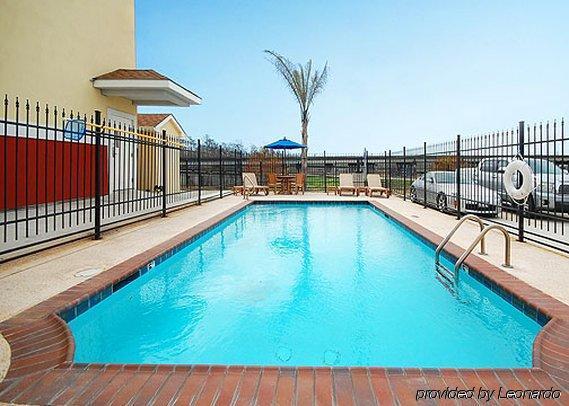Suburban Extended La Place
