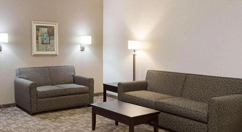 Suburban Extended Hotel